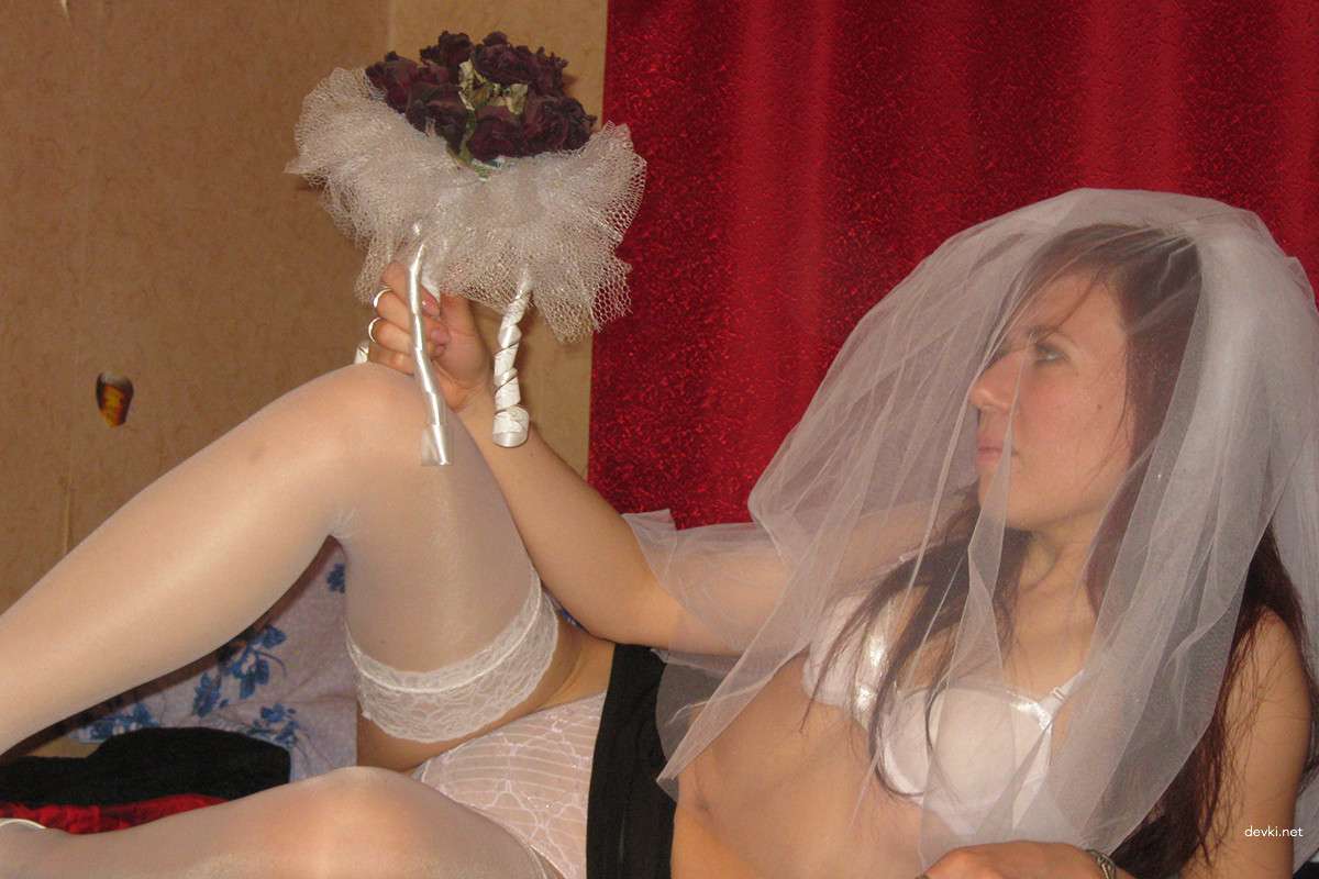 Seductive Bride in Amateur Porn Pics - Hot and Explicit Wedding Night Sex