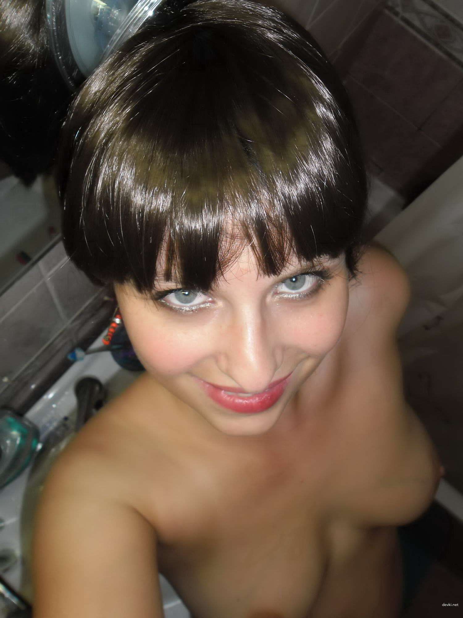 Curvy Wife's Homemade Porn: Explicit Amateur Photos