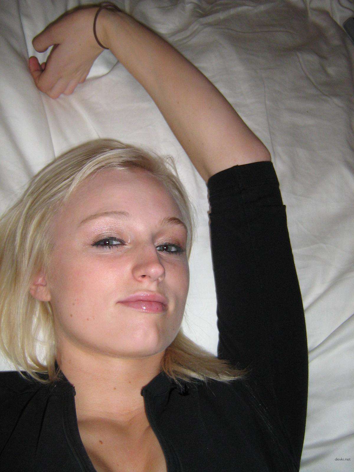 Skinny Blonde Amateur Porn: Explicit Photos of Slim Russian Girl