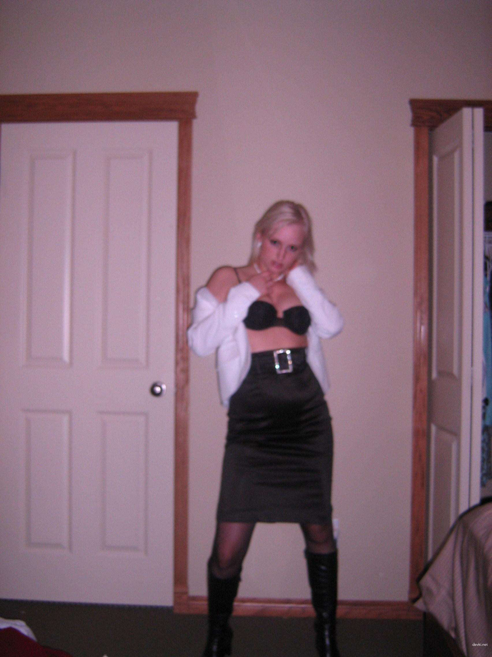 Skinny Blonde Amateur Porn: Explicit Photos of Slim Russian Girl