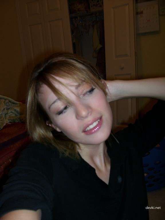Invited Girl Over for Explicit Amateur Photoshoot - Hot and Steamy Session!