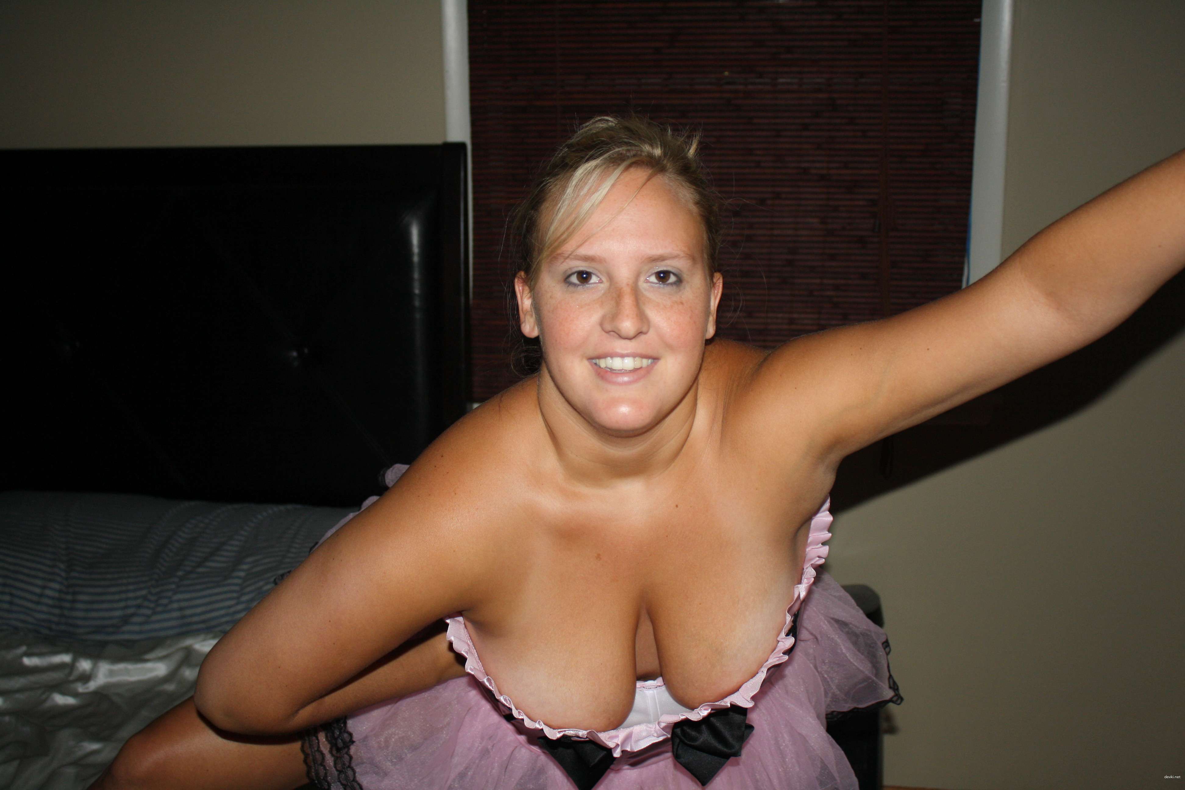 Curvy Amateur MILF in Hot Home Sex Session