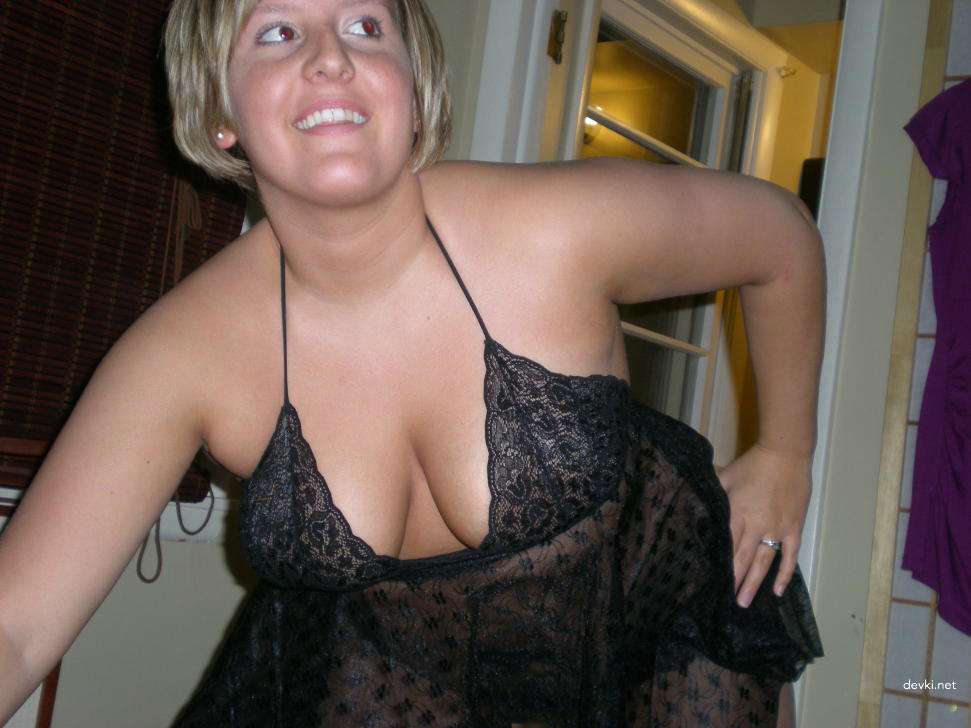 Curvy Amateur MILF in Hot Home Sex Session