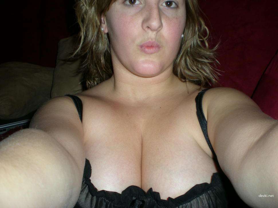 Curvy Amateur MILF in Hot Home Sex Session