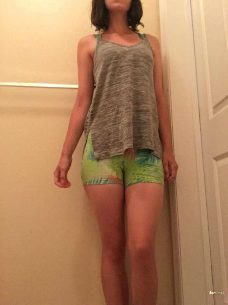 Young Girl Strips Off Lingerie in Amateur Porn Photo Shoot