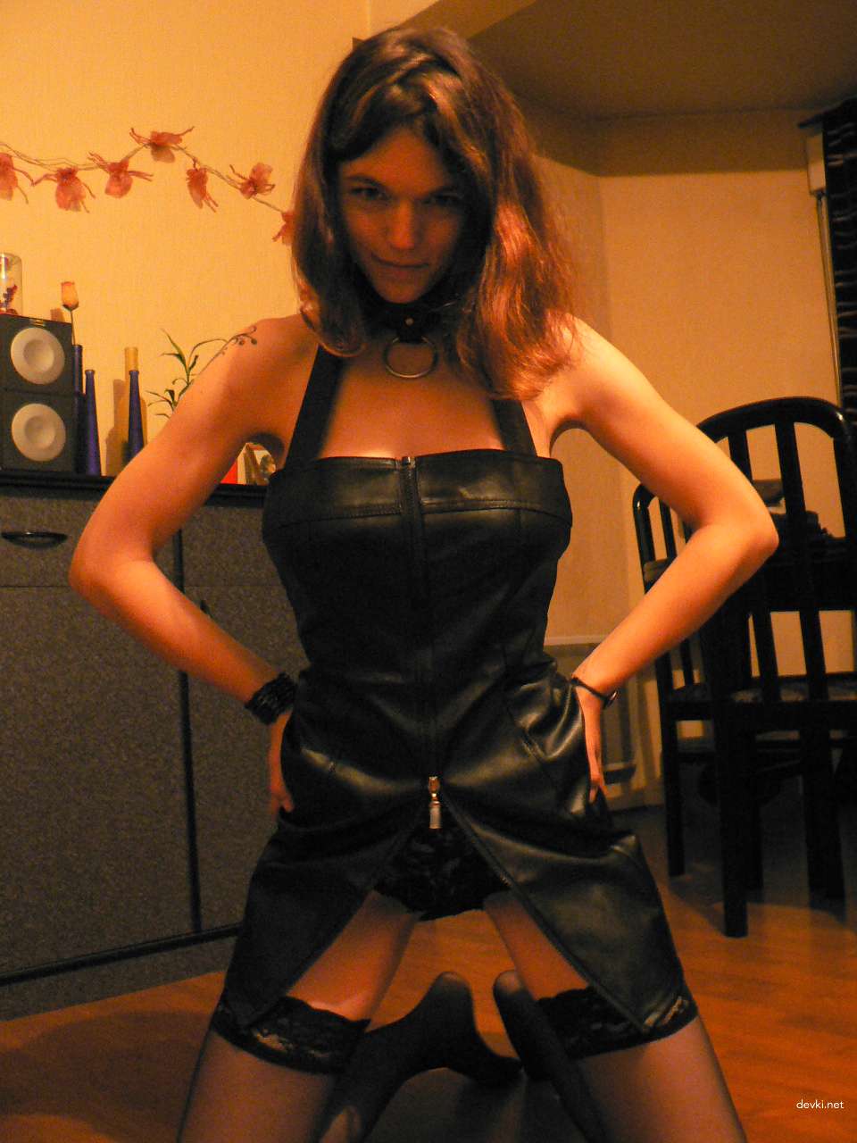 Naughty Girl Spreading Legs: Amateur Porn Photo