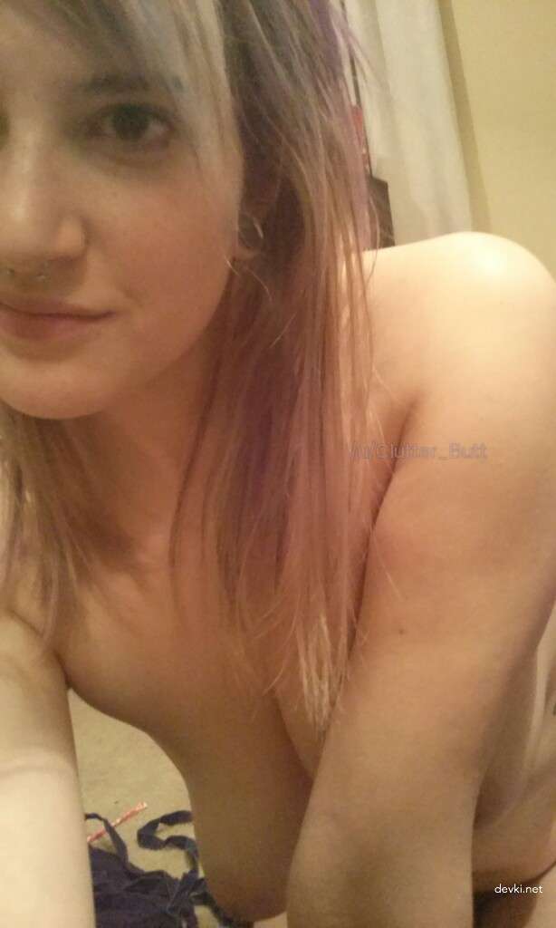 Explicit Private Selfies of Young Girlfriend - Amateur Photo Shoot