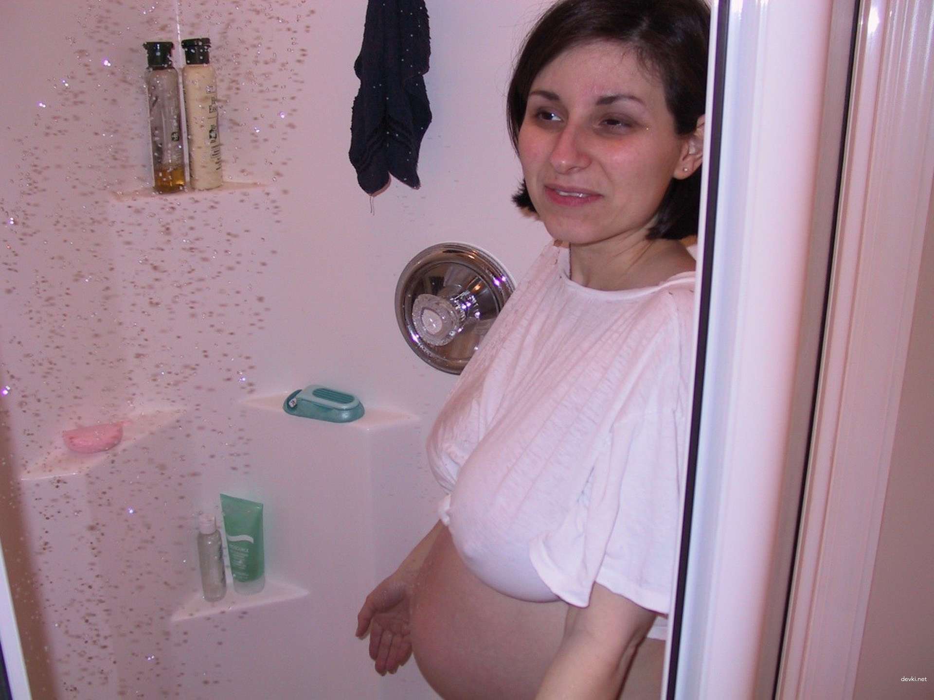 Pregnant Woman with Huge Tits in Amateur Porn Photo