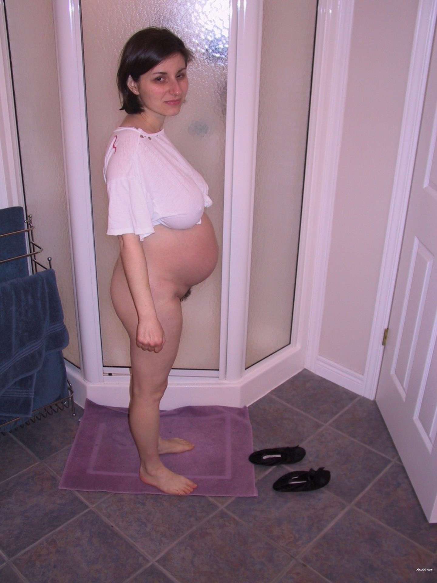 Pregnant Woman with Huge Tits in Amateur Porn Photo