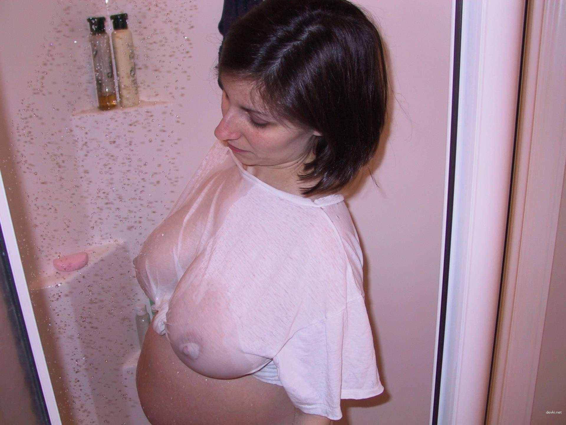 Pregnant Woman with Huge Tits in Amateur Porn Photo