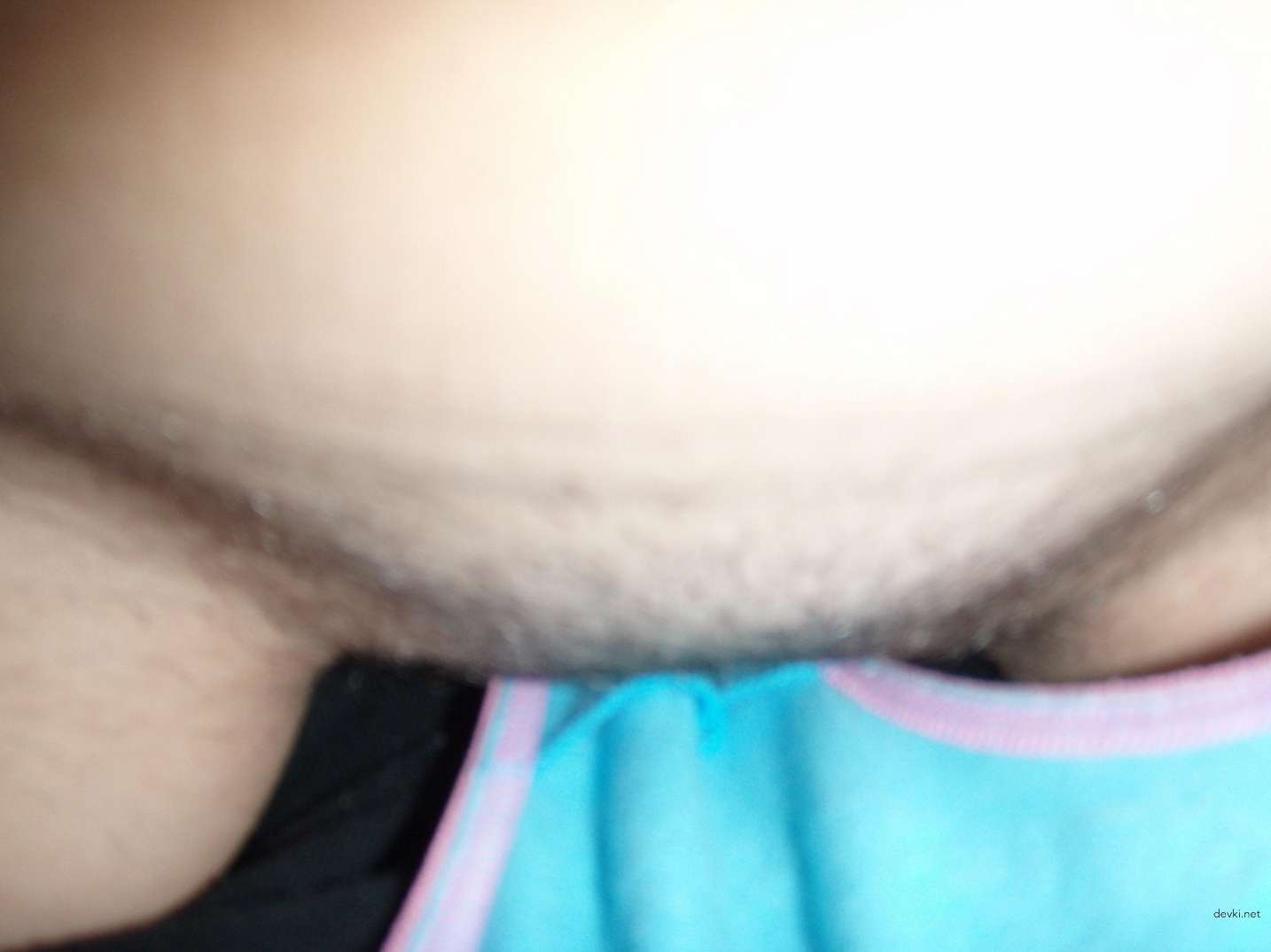 Curvy babe naked giving blowjob to big cock - Amateur porn pic