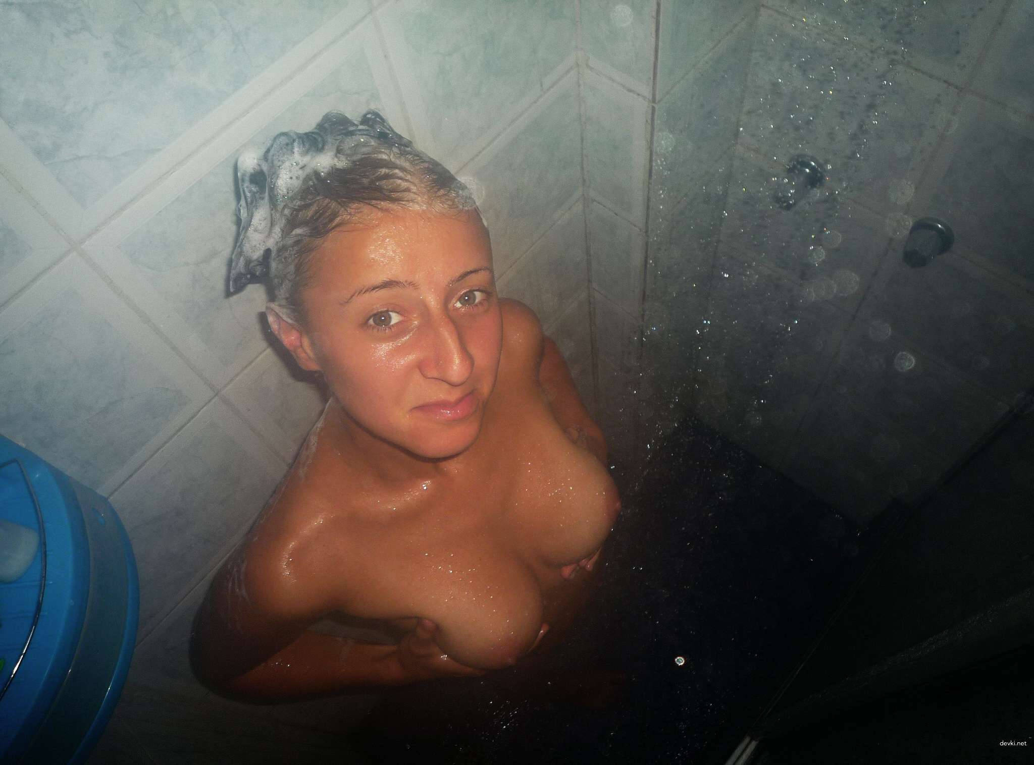 Naked Girlfriend Gives Blowjob: Explicit Amateur Porn Photo