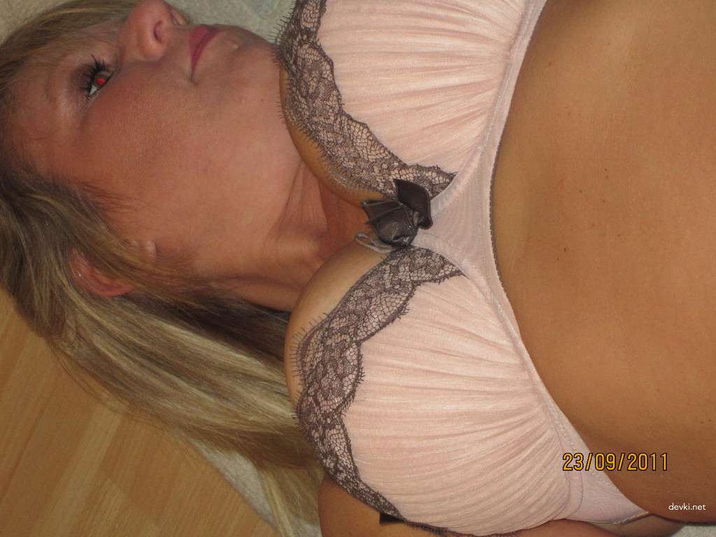 Mature Blonde Amateur Porn Photos - Explicit Private Shots