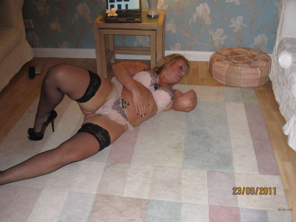 Mature Blonde Amateur Porn Photos - Explicit Private Shots