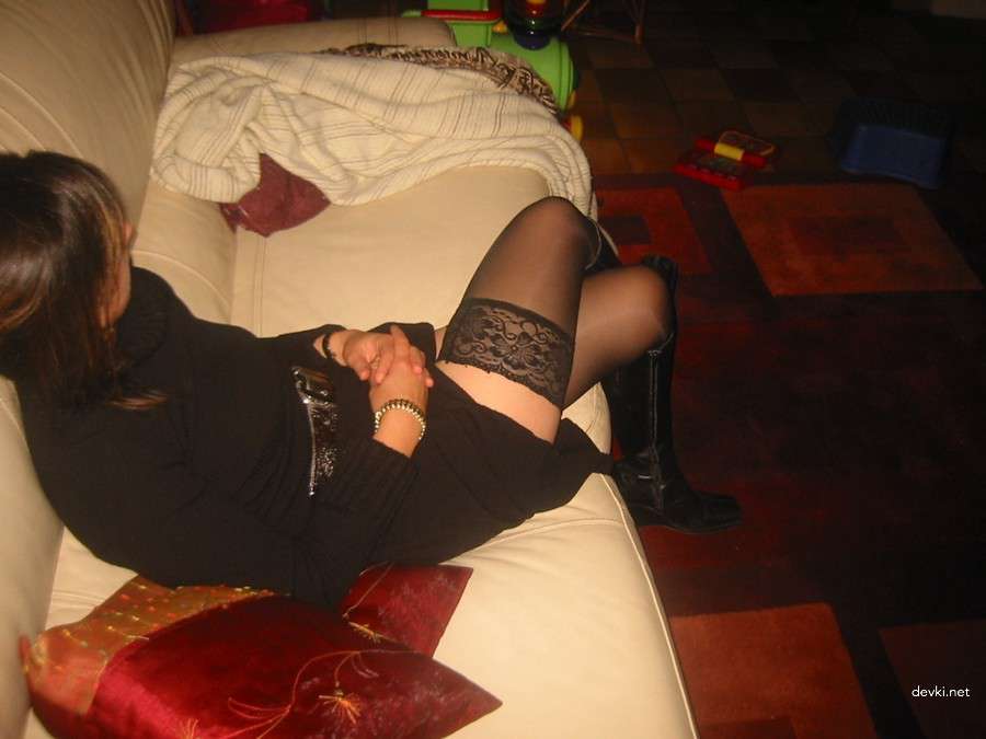 Amateur Blowjob: Sexy Girl Giving Head in Explicit Porn Photo