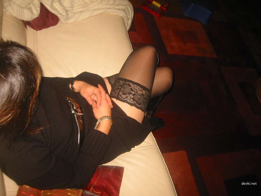 Amateur Blowjob: Sexy Girl Giving Head in Explicit Porn Photo