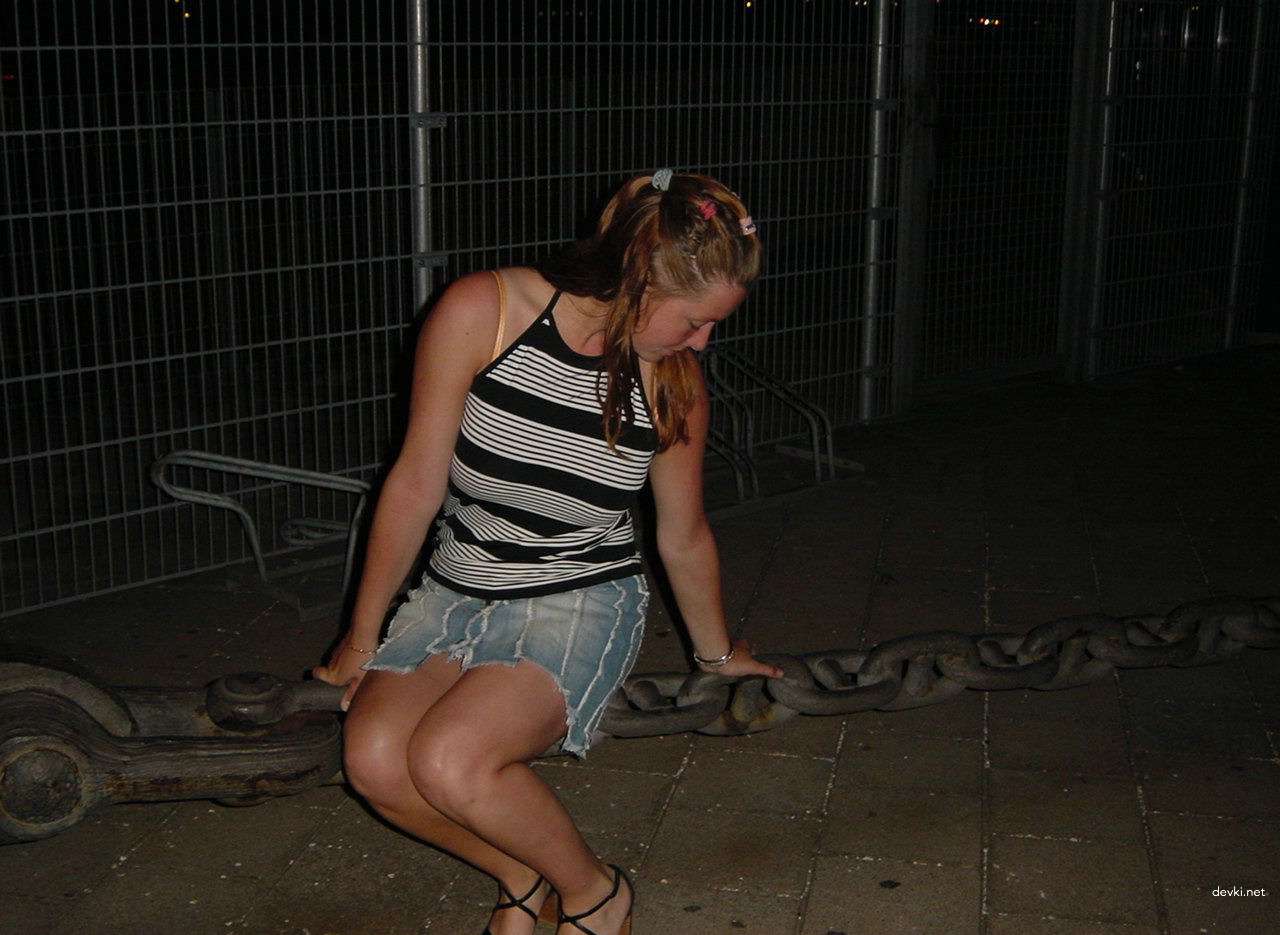 Fiery Redhead Exposes Her Shaved Pussy in Amateur Porn Pic