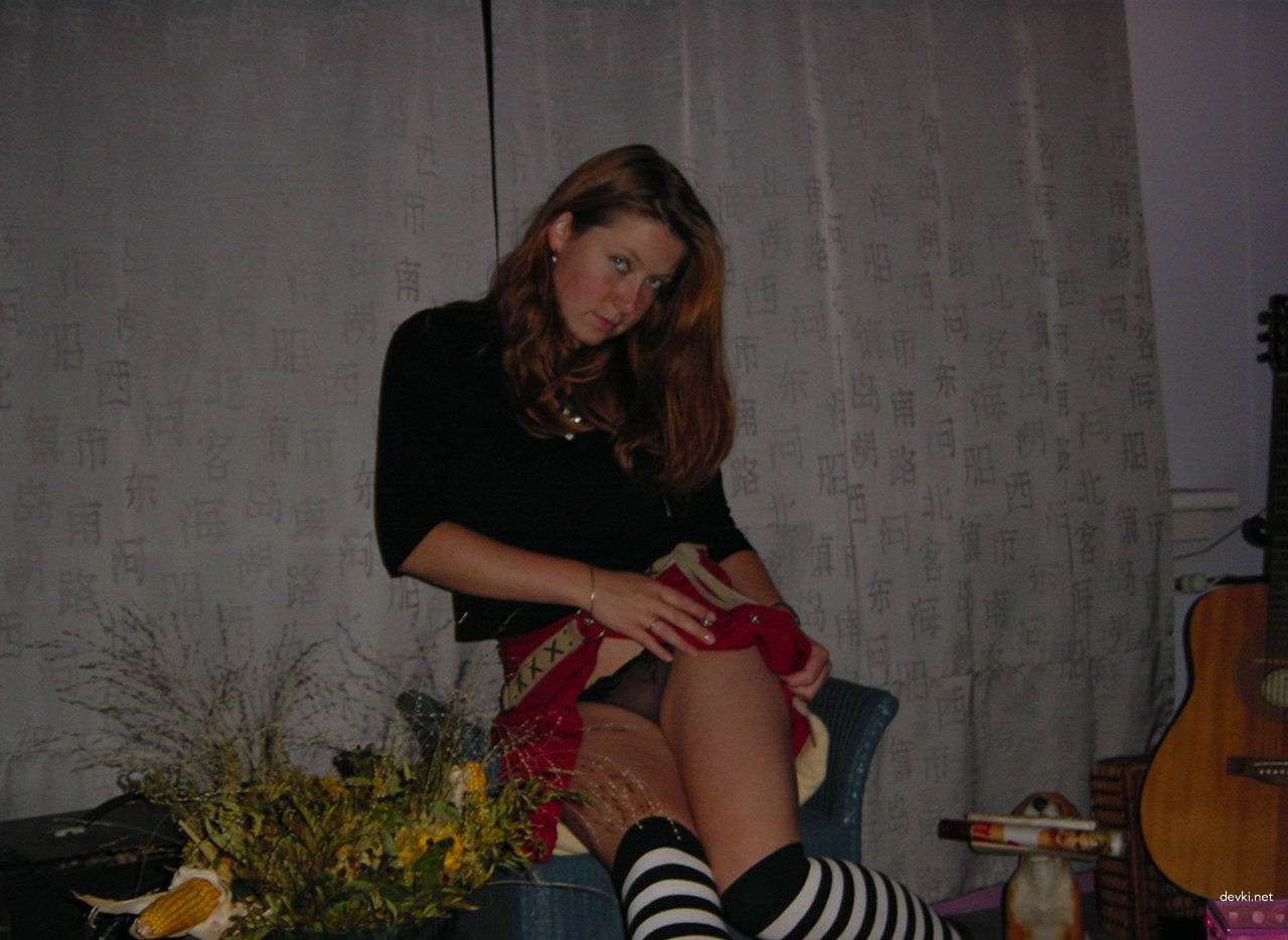 Fiery Redhead Exposes Her Shaved Pussy in Amateur Porn Pic