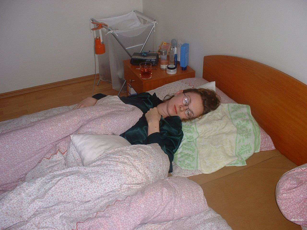 Hot Glasses-wearing Girl Sucks Dick Amateur Porn Photo