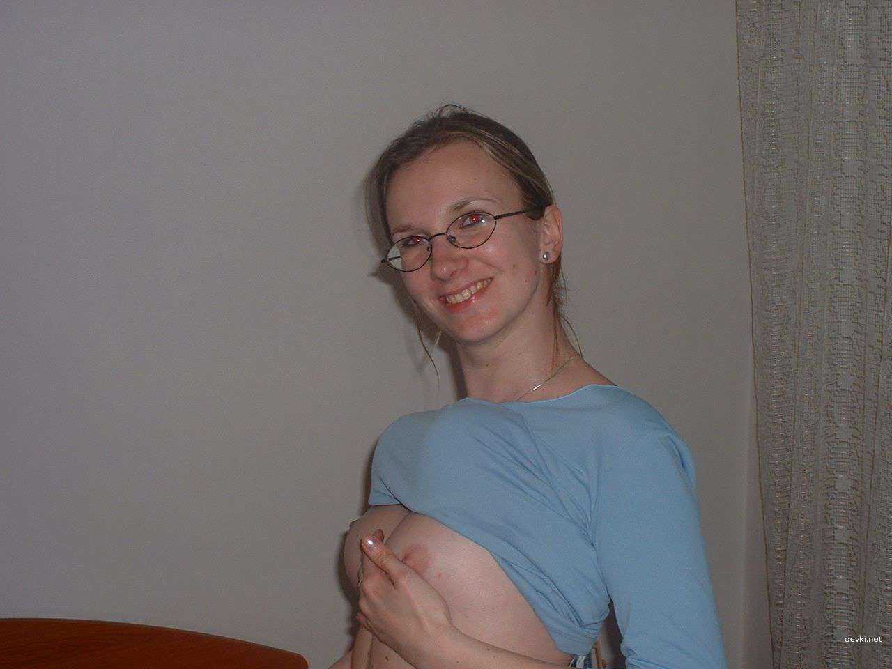 Hot Glasses-wearing Girl Sucks Dick Amateur Porn Photo