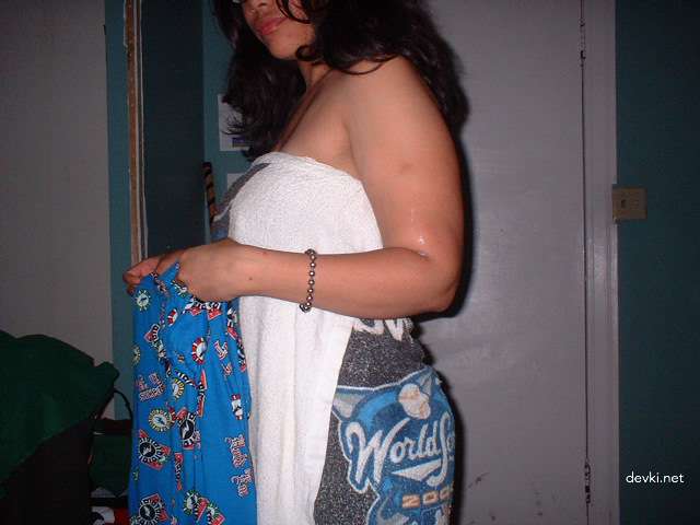 Sultry amateur babe loves sucking cock in explicit porn photos