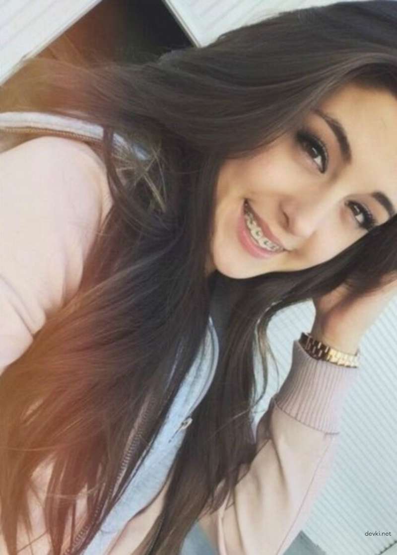 Hot Amateur Selfie of Sexy Girl: Explicit and Provocative Content