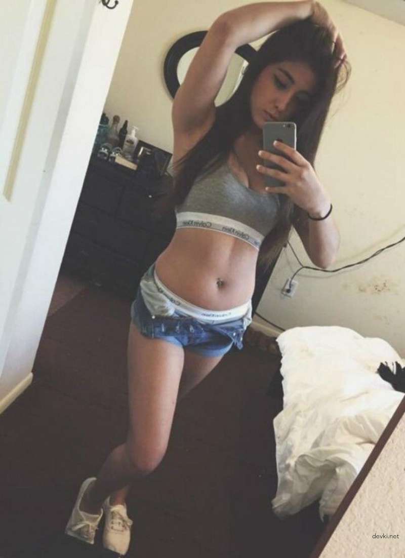 Hot Amateur Selfie of Sexy Girl: Explicit and Provocative Content