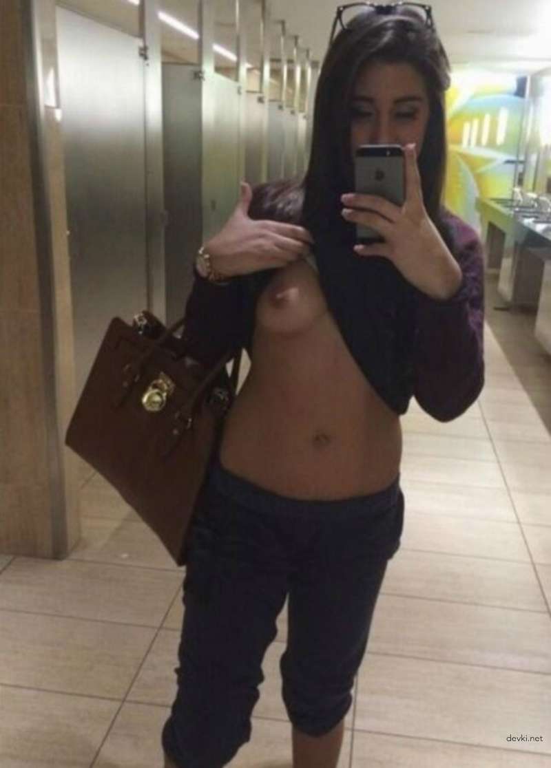 Hot Amateur Selfie of Sexy Girl: Explicit and Provocative Content