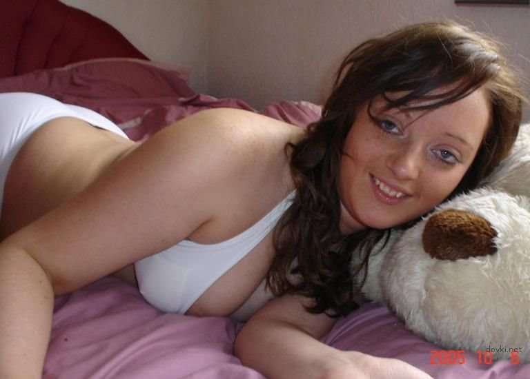 Curvy Bombshell's Private Amateur Photo - Explicit and Bold