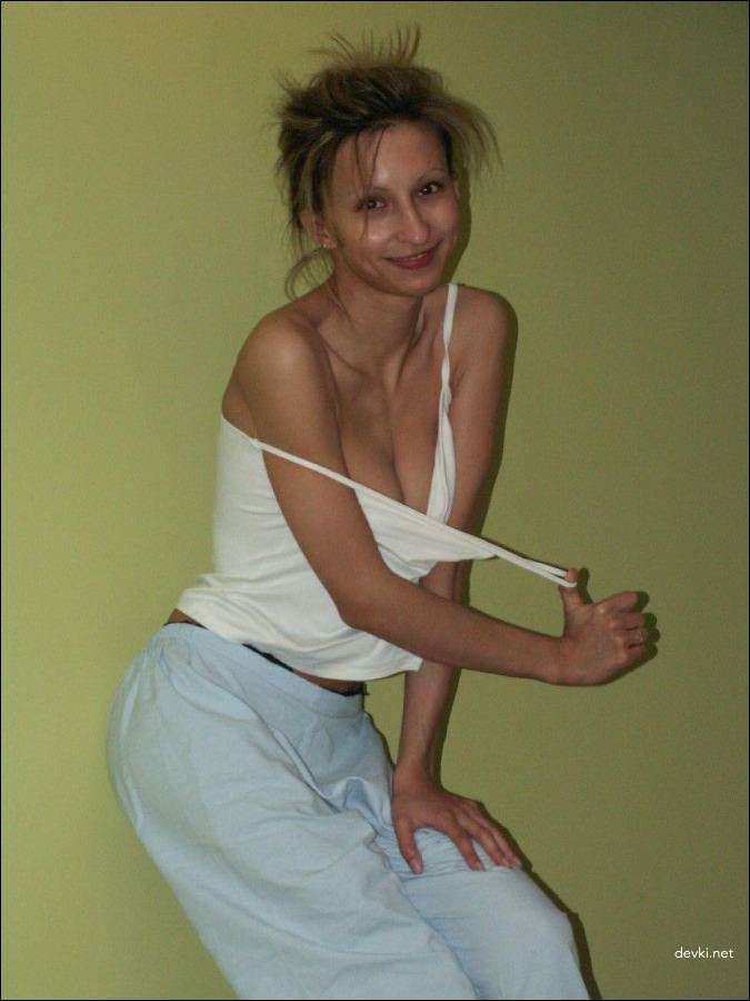 Skinny Amateur Babe in Homemade Sex Photos - Explicit XXX Content