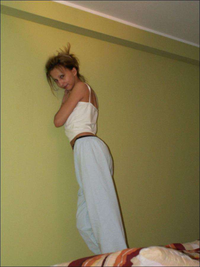 Skinny Amateur Babe in Homemade Sex Photos - Explicit XXX Content