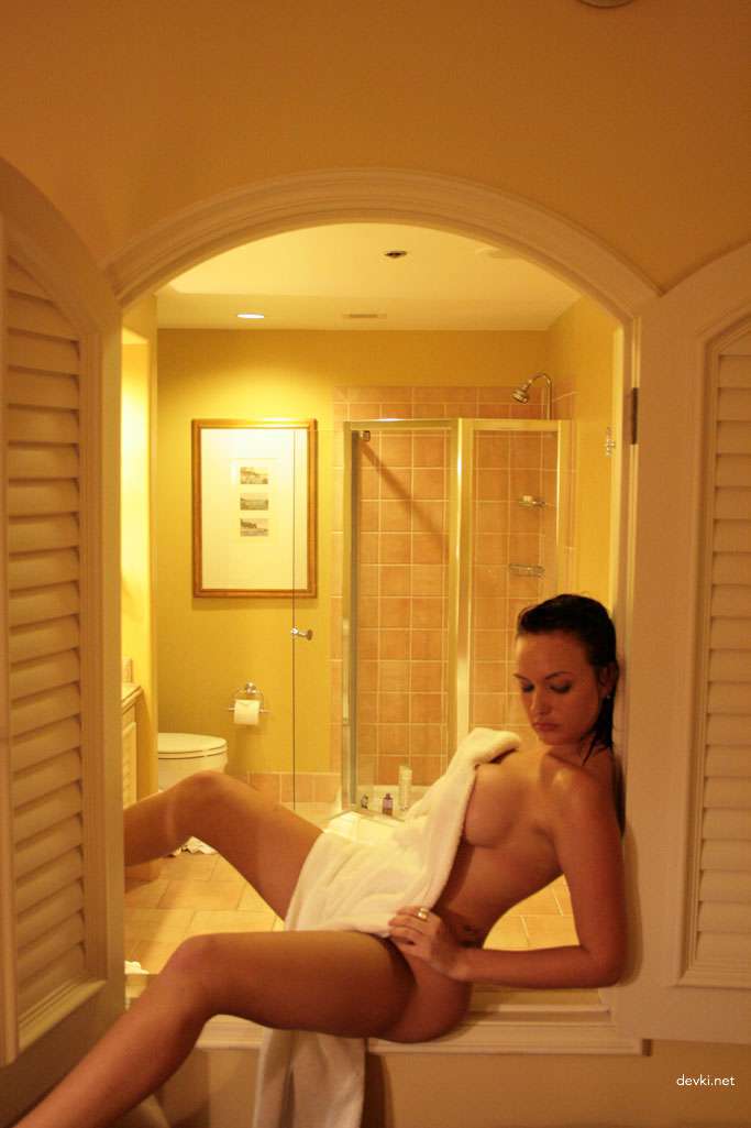 Hot Brunette Babes Nude Collection: Explicit Amateur Porn Photos