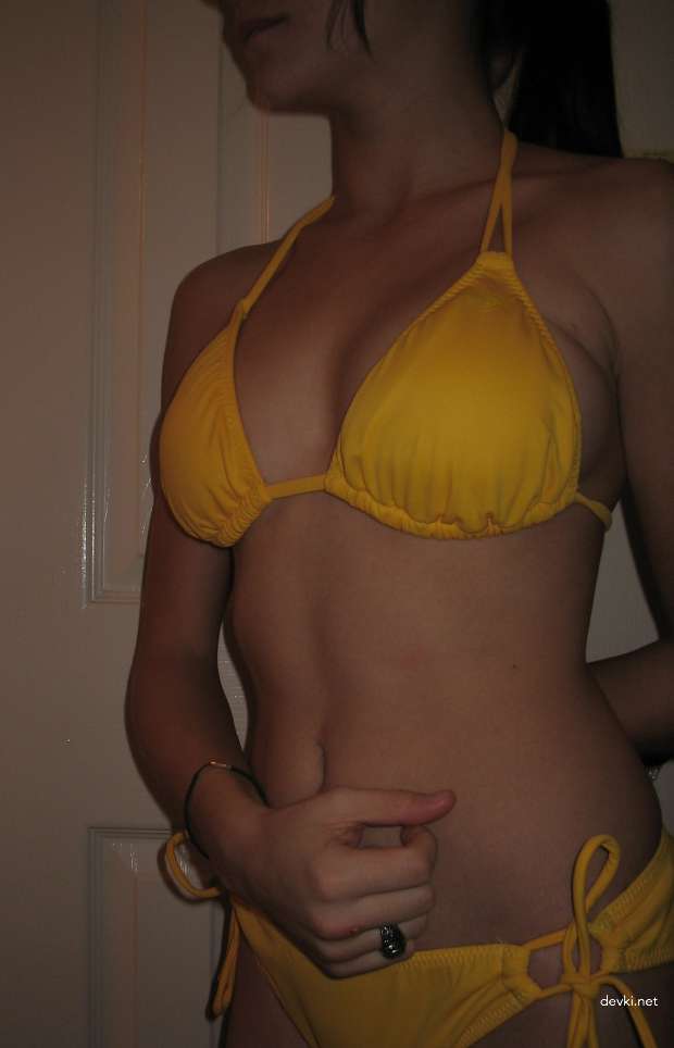 Hot Brunette Babes Nude Collection: Explicit Amateur Porn Photos