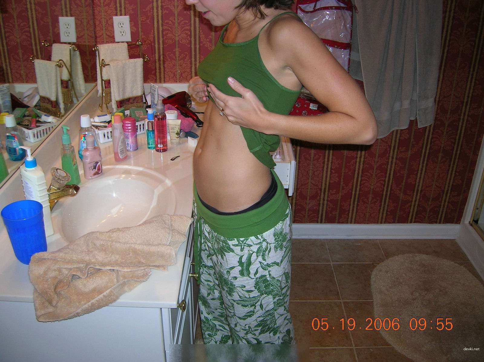 Hotwife Poses and Fucks: Amateur Wife Sex Photos