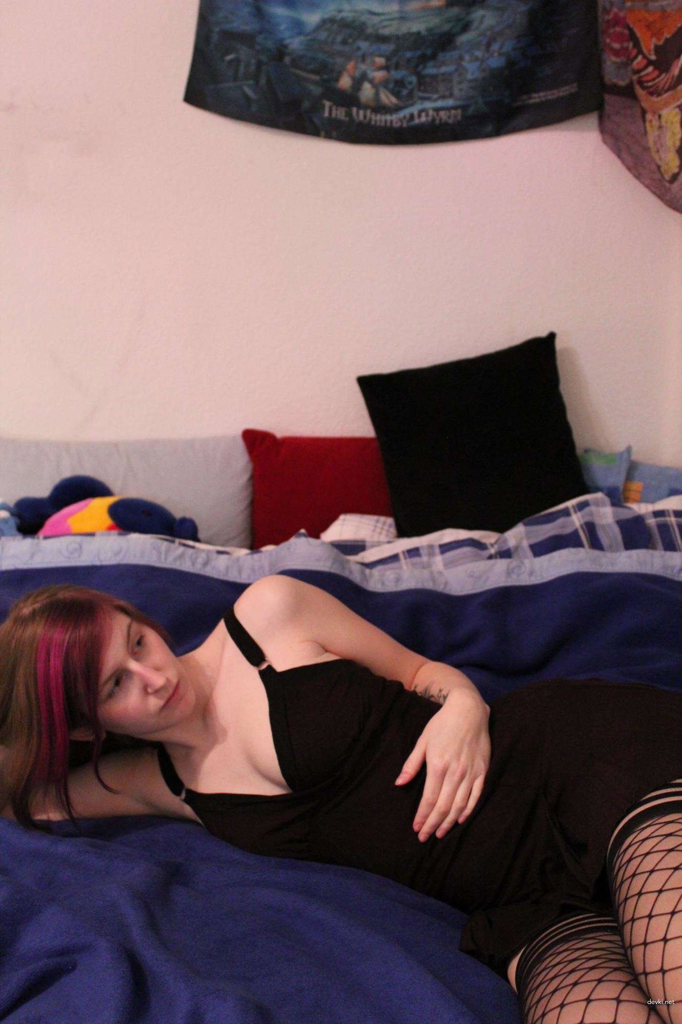 Amateur Bedroom Strip Tease - Explicit Photo Gallery