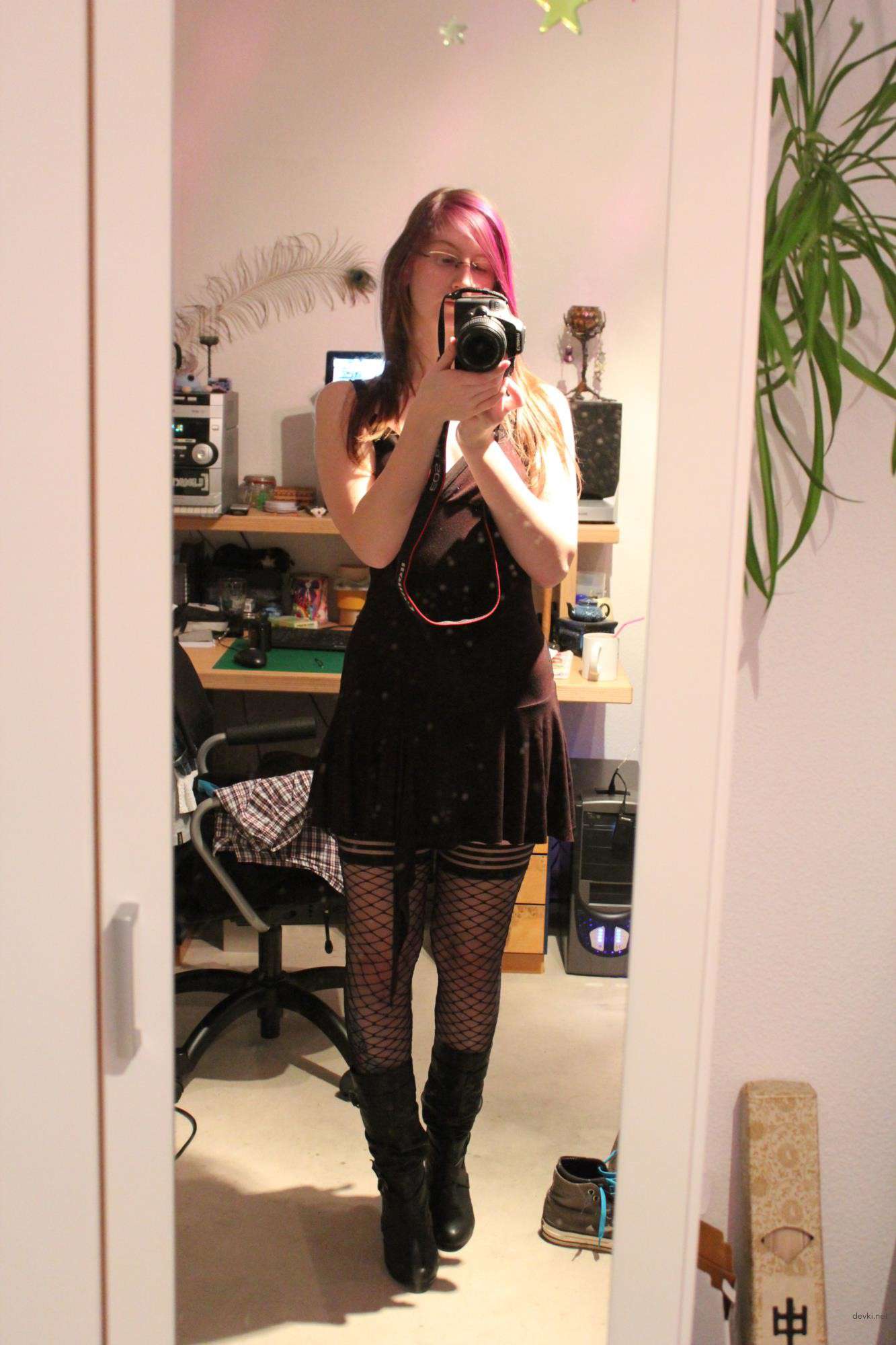 Amateur Bedroom Strip Tease - Explicit Photo Gallery