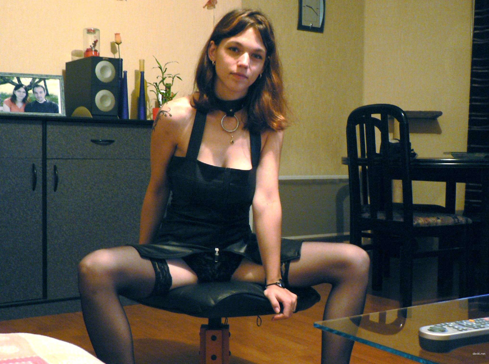 Showing Off Her Tight Asshole: Amateur Porn Photo