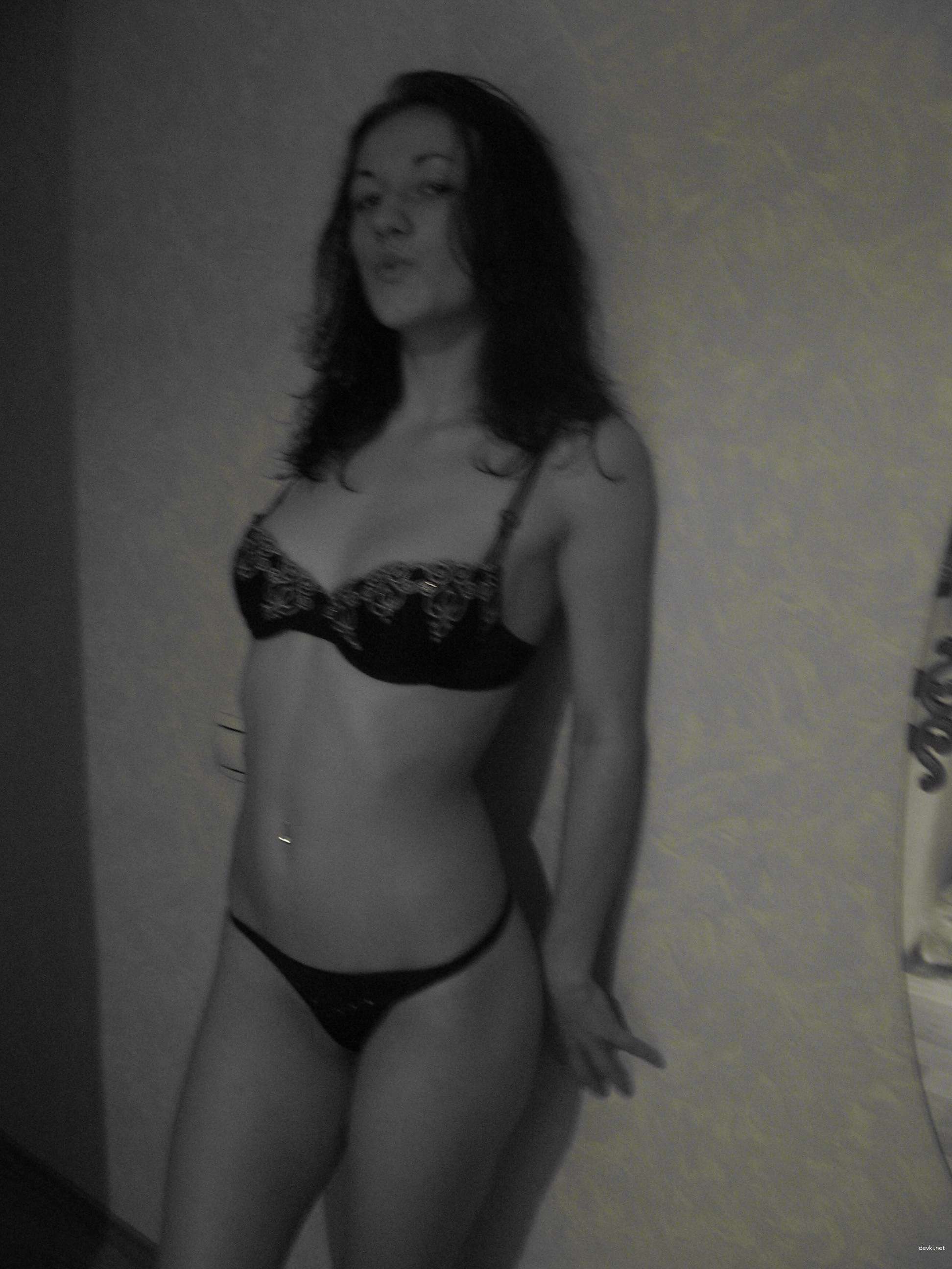 Skinny Girl's Homemade Porn: Explicit Amateur Photos