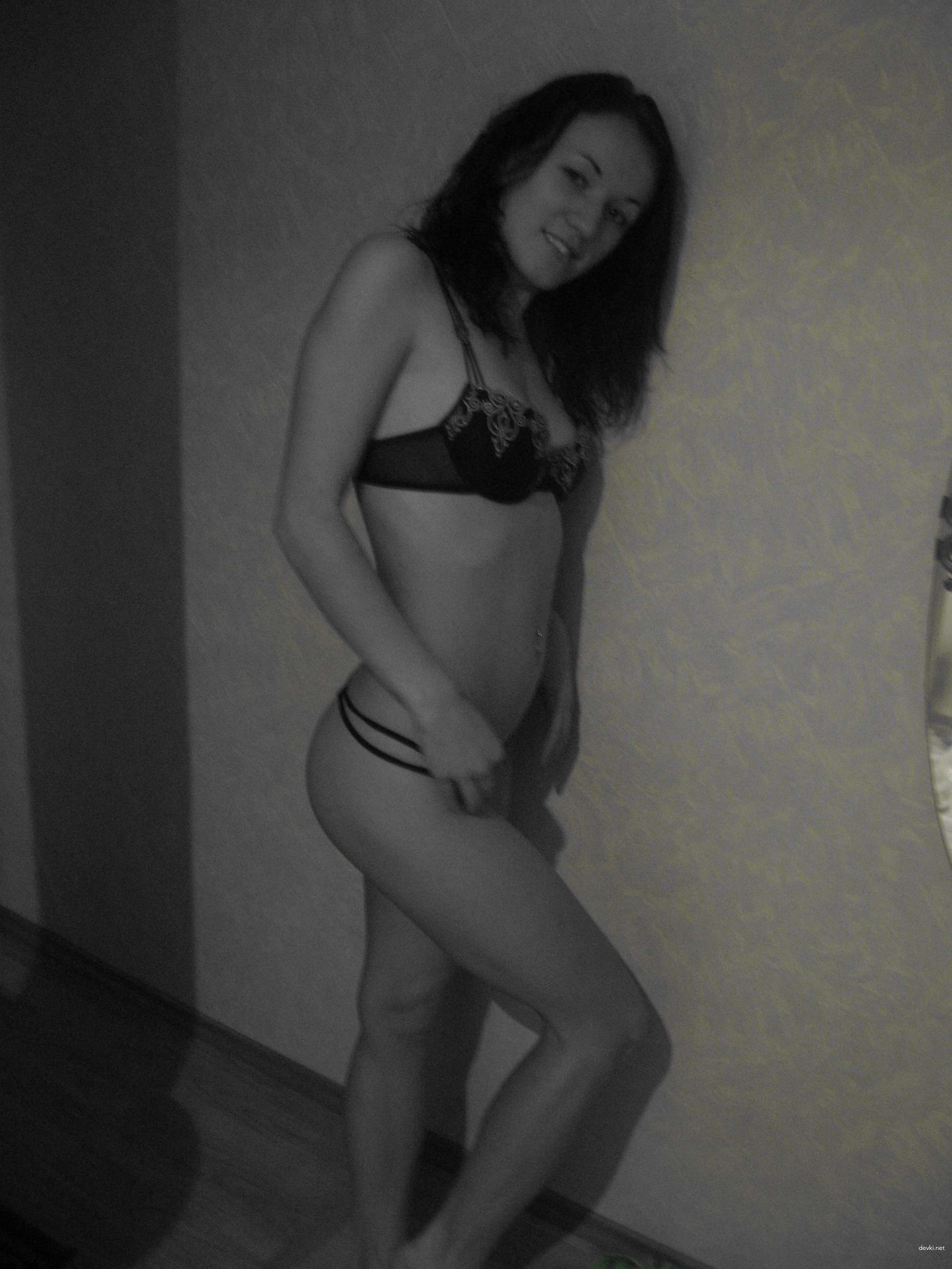 Skinny Girl's Homemade Porn: Explicit Amateur Photos