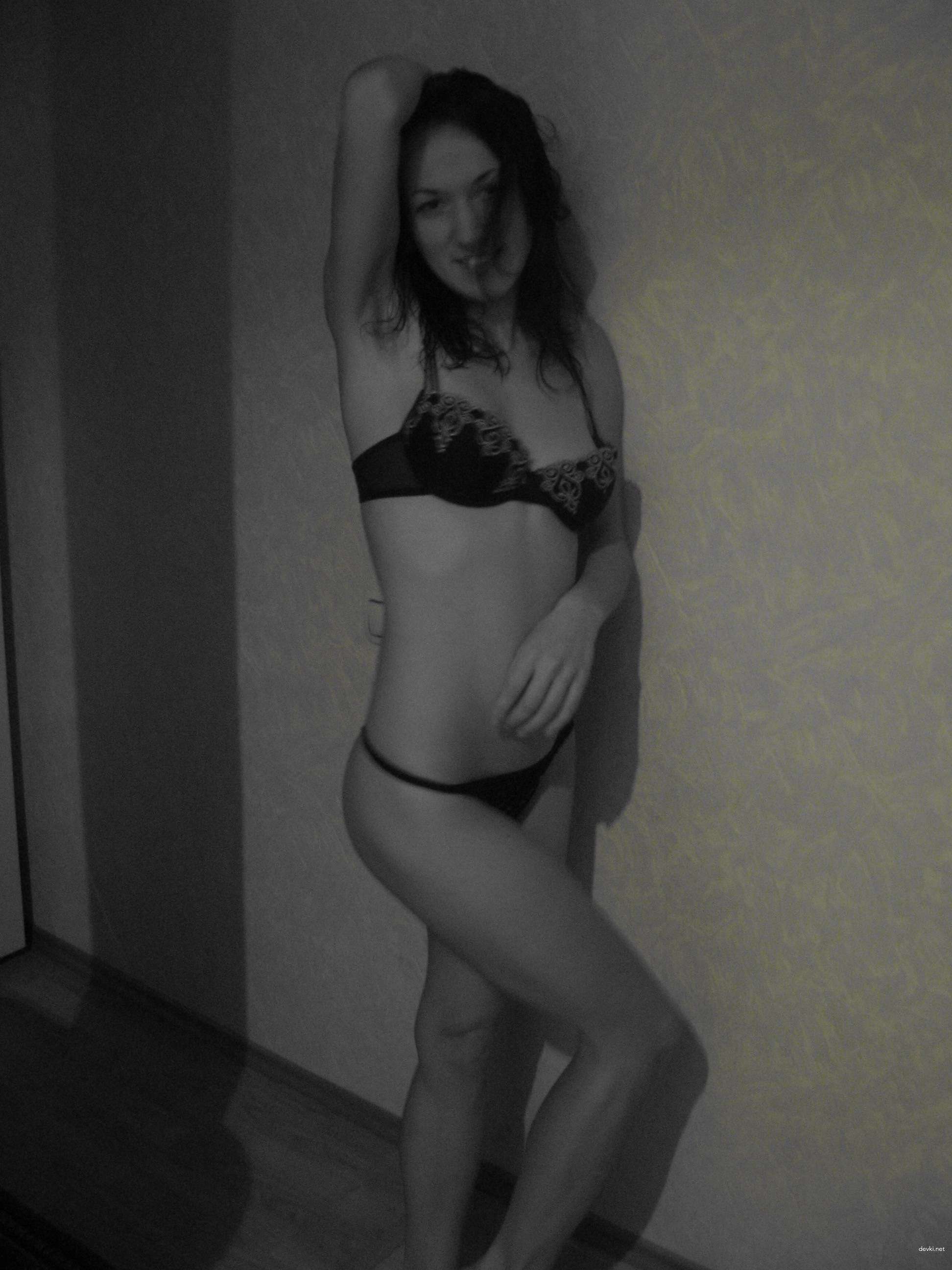 Skinny Girl's Homemade Porn: Explicit Amateur Photos