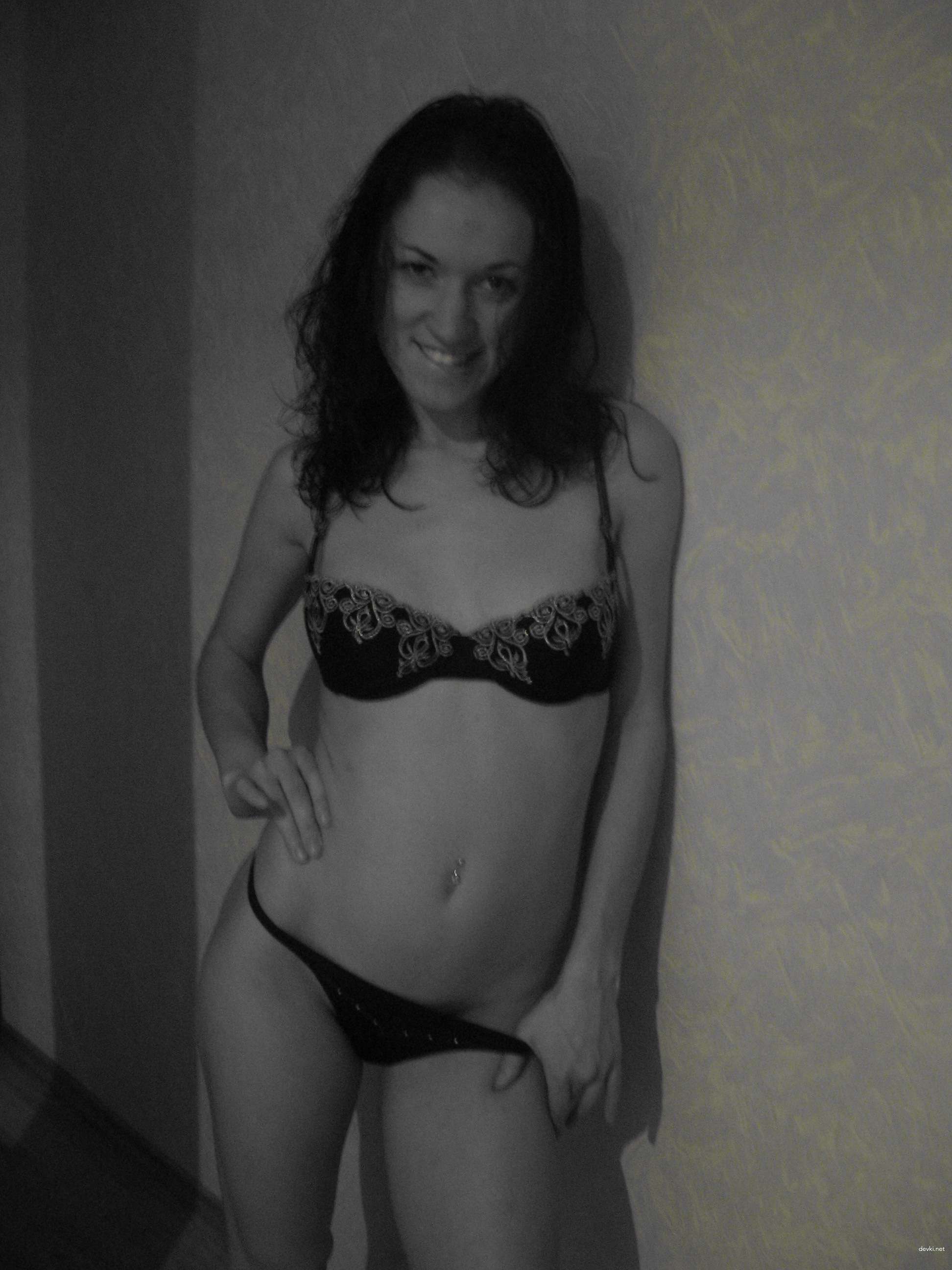 Skinny Girl's Homemade Porn: Explicit Amateur Photos