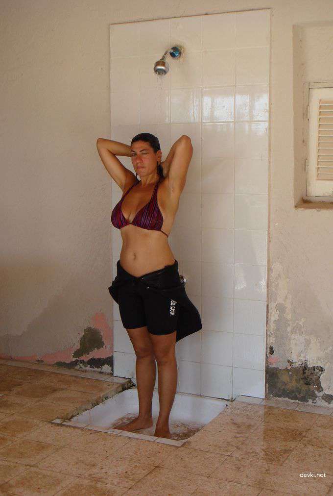 Explicit Nude Amateur Girl Poses on Vacation - Uncensored Photo