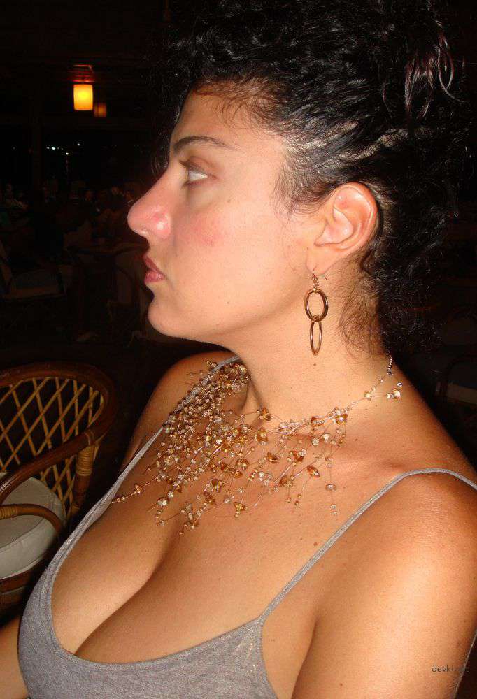 Explicit Nude Amateur Girl Poses on Vacation - Uncensored Photo