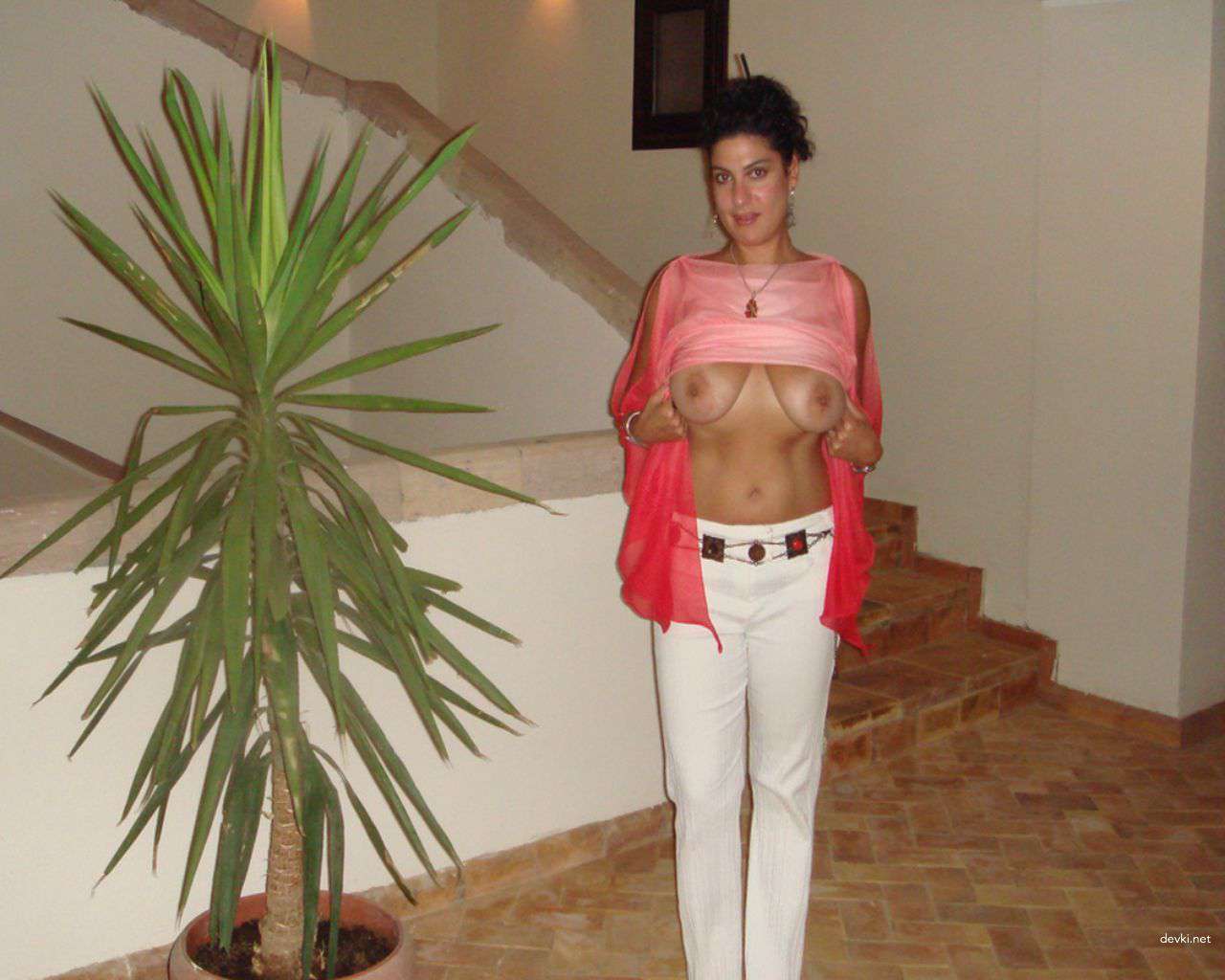 Explicit Nude Amateur Girl Poses on Vacation - Uncensored Photo