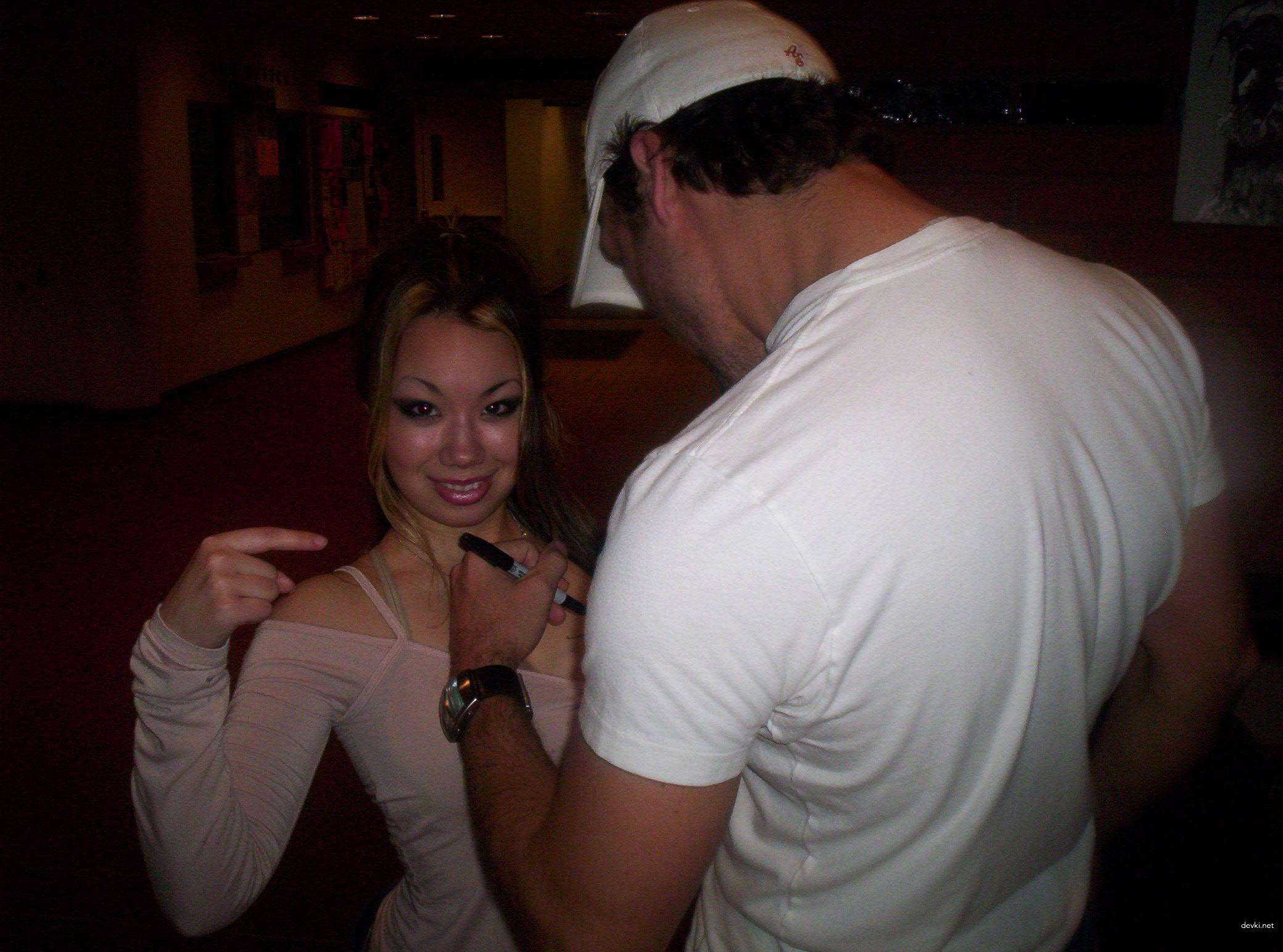 Hot Asian Amateur Porn: Sexy Asian Girl in Explicit Photos