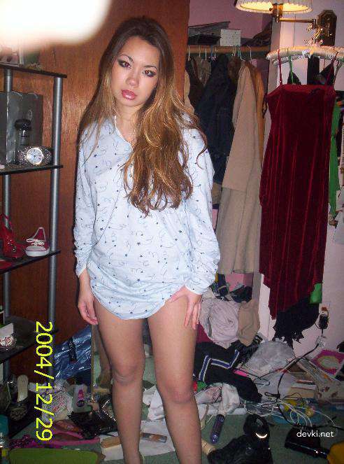 Hot Asian Amateur Porn: Sexy Asian Girl in Explicit Photos