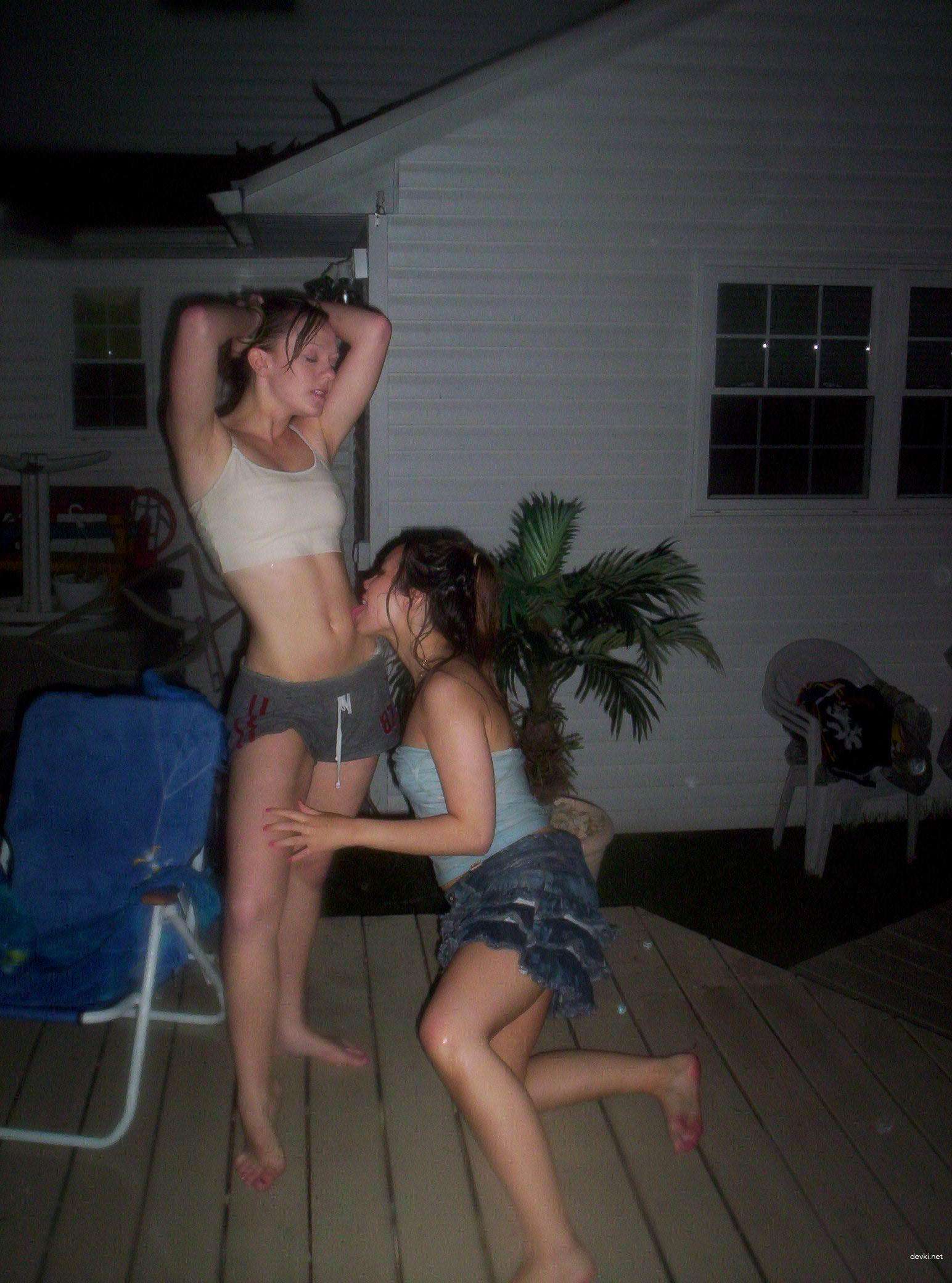 Hot Asian Amateur Porn: Sexy Asian Girl in Explicit Photos