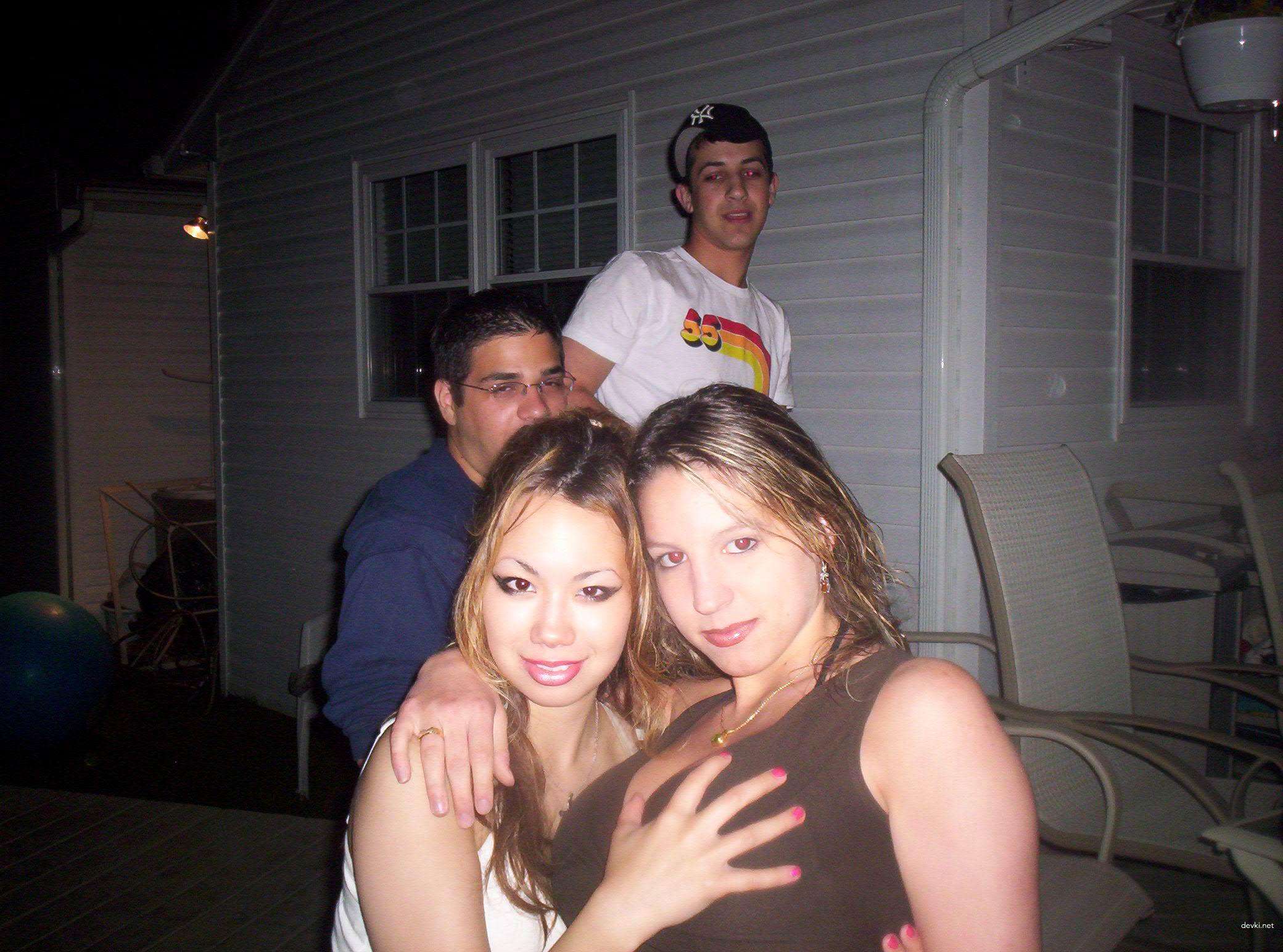 Hot Asian Amateur Porn: Sexy Asian Girl in Explicit Photos