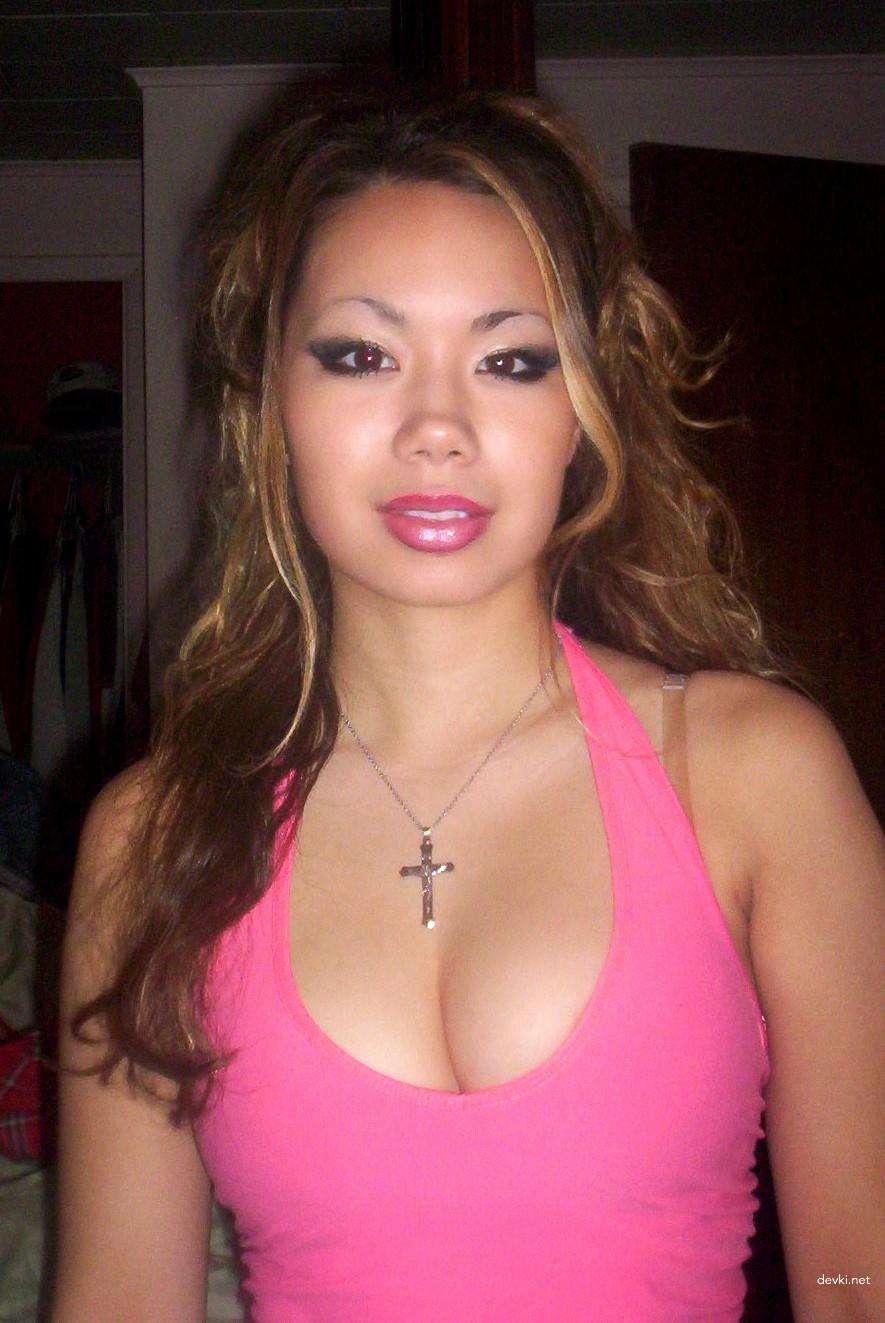 Hot Asian Amateur Porn: Sexy Asian Girl in Explicit Photos
