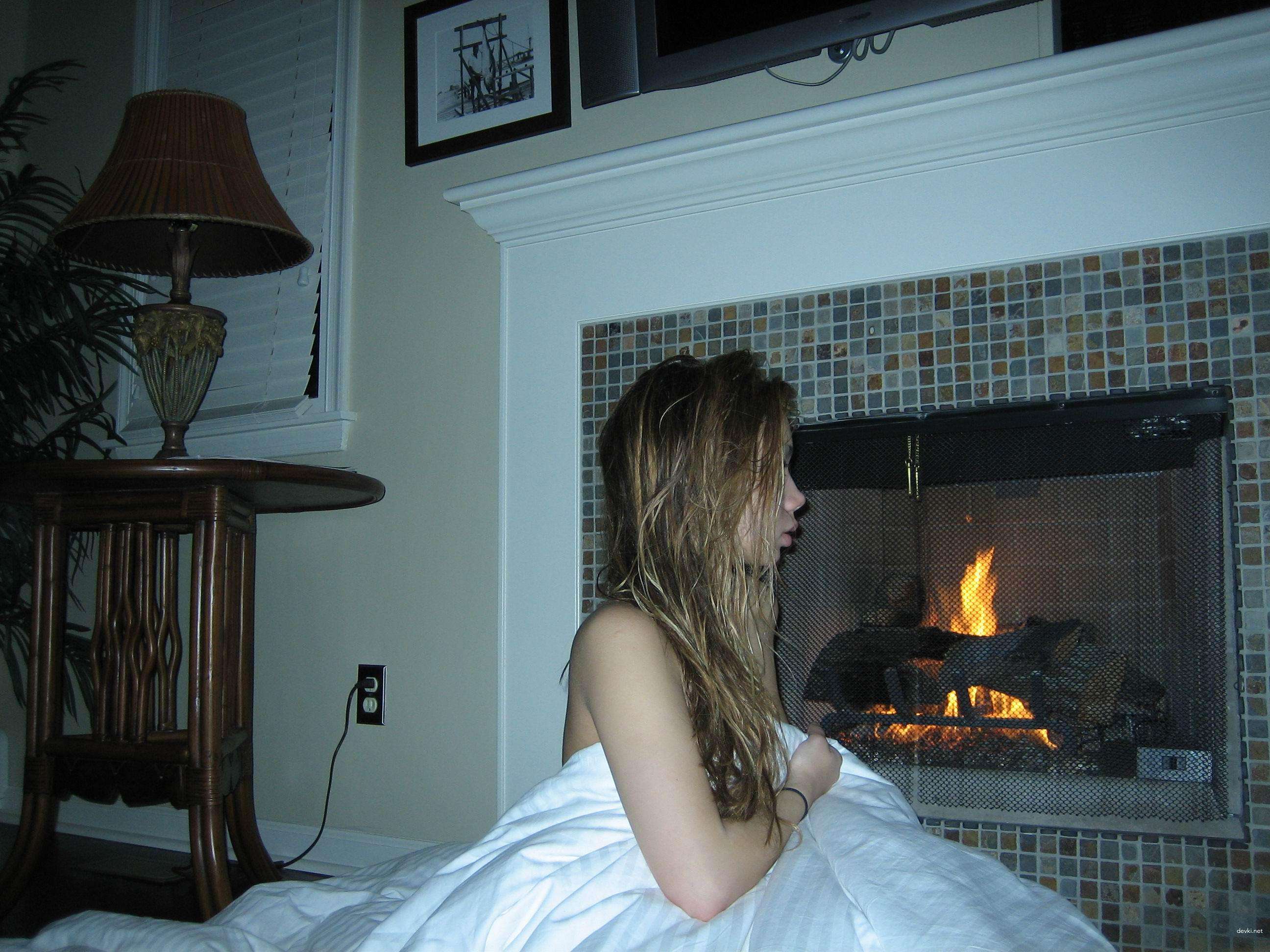 Hot Asian Amateur Porn: Sexy Asian Girl in Explicit Photos